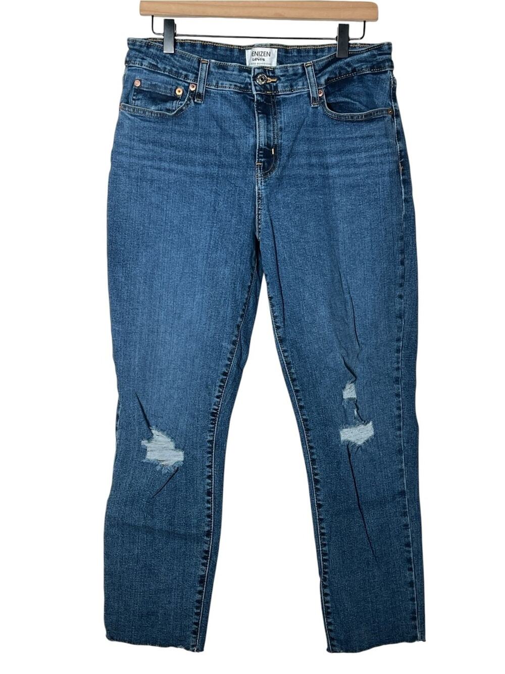 Levi's medium wash distressed mid rise boyfriend jeans size 32 B146